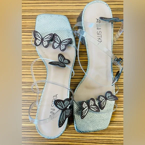 Anni Sitka butterfly-decorated heeled sandals 9 - Picture 3 of 4